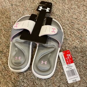UNDER ARMOUR YOUTH SLIDES SIZE 2 NWT